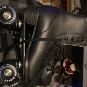 Black roller skates size 6